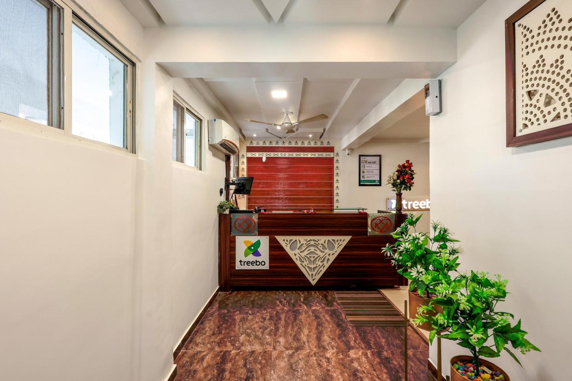 Treebo Rvg Otel Vadodara Dış mekan fotoğraf