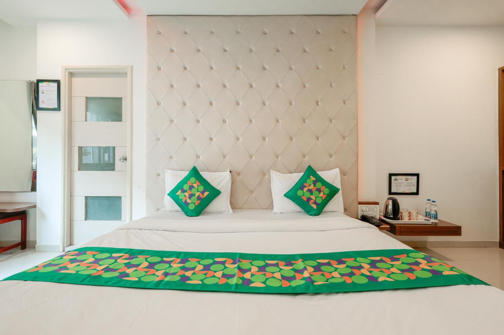 Treebo Rvg Otel Vadodara Dış mekan fotoğraf