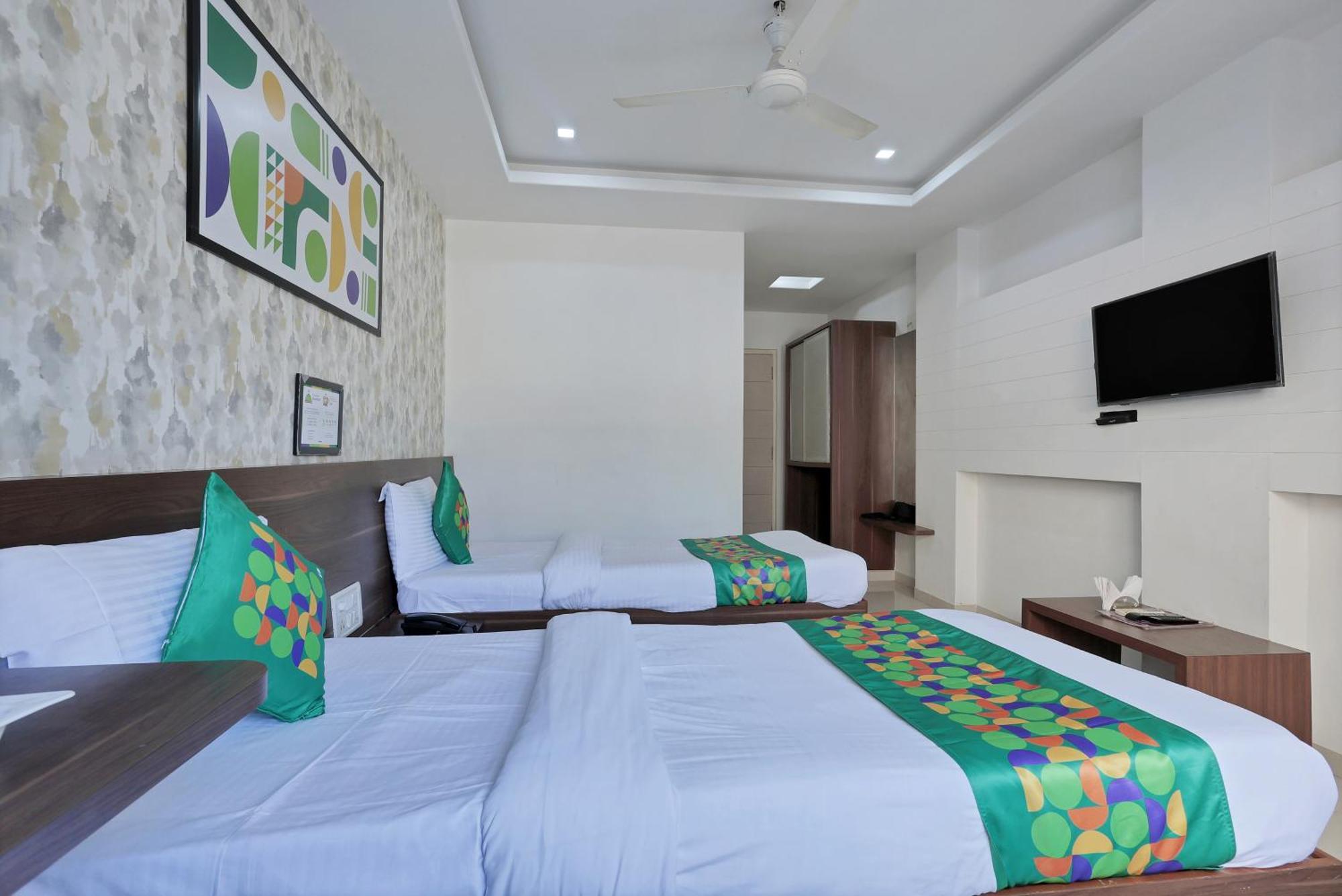 Treebo Rvg Otel Vadodara Dış mekan fotoğraf