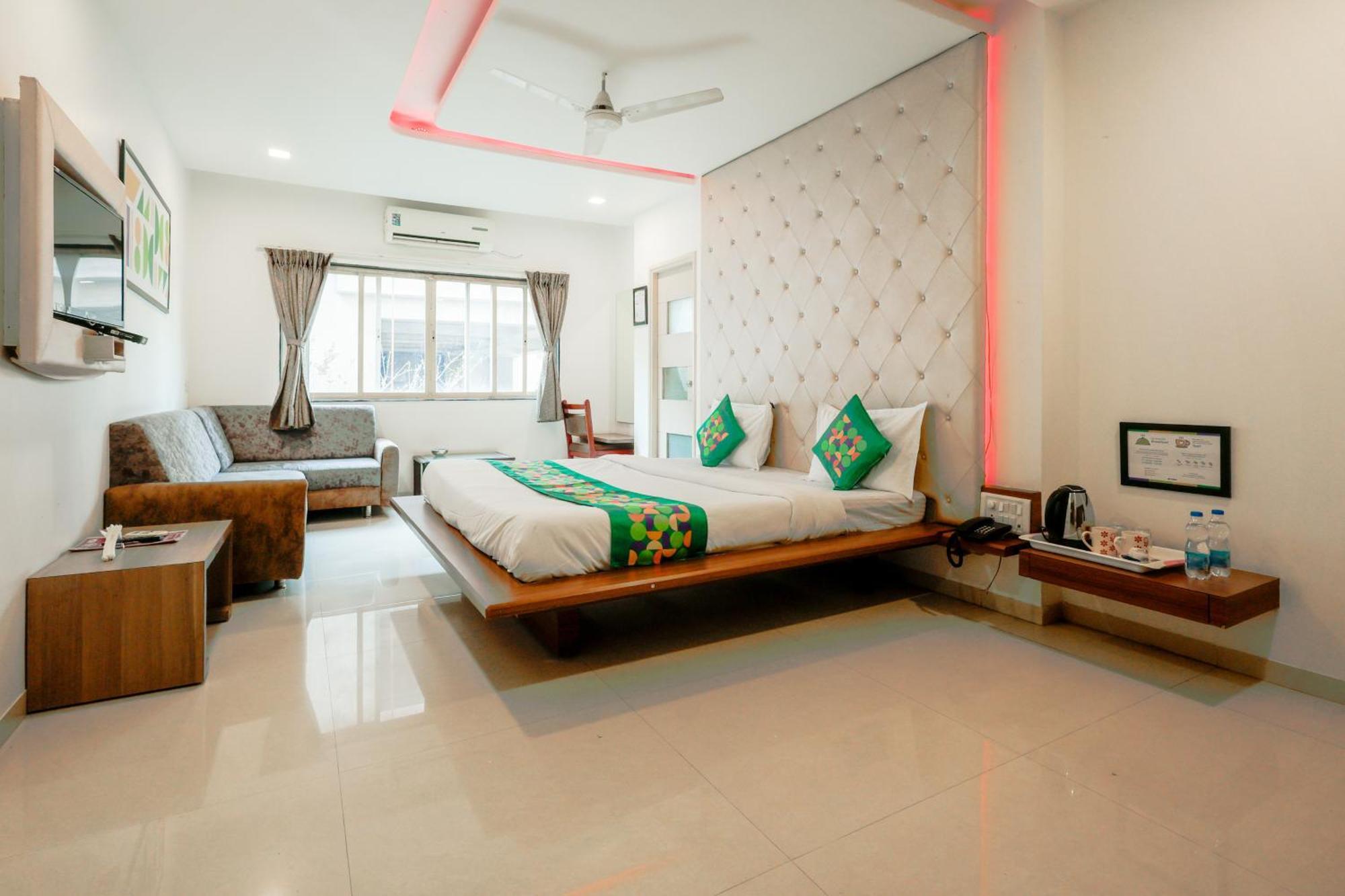 Treebo Rvg Otel Vadodara Dış mekan fotoğraf