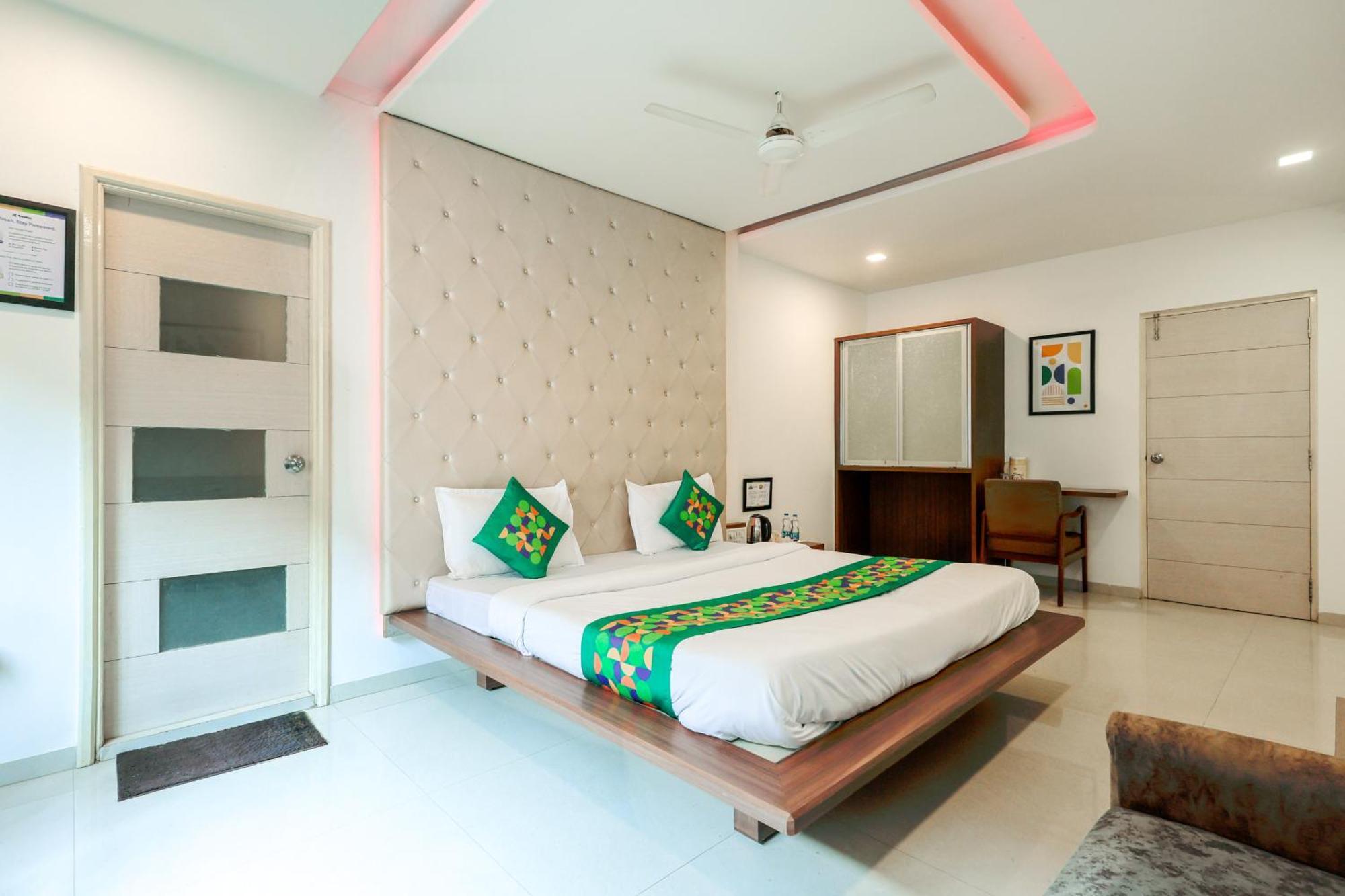 Treebo Rvg Otel Vadodara Dış mekan fotoğraf